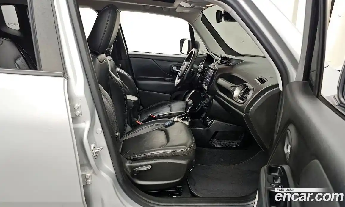 Jeep Renegade 2019 2.4 гидро в Москве № 169661, фото 11