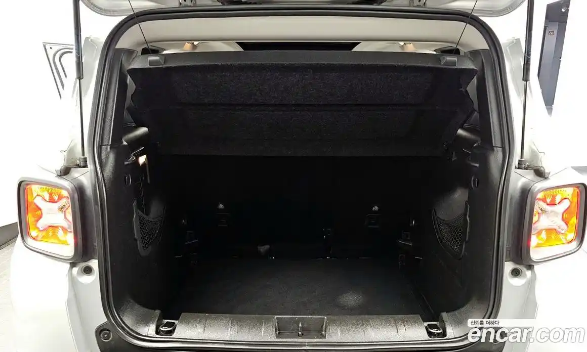 Jeep Renegade 2019 2.4 гидро в Москве № 169661, фото 20