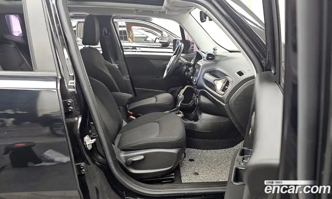 Jeep Renegade 2016 2.4 гидро в Москве № 169691, фото 11