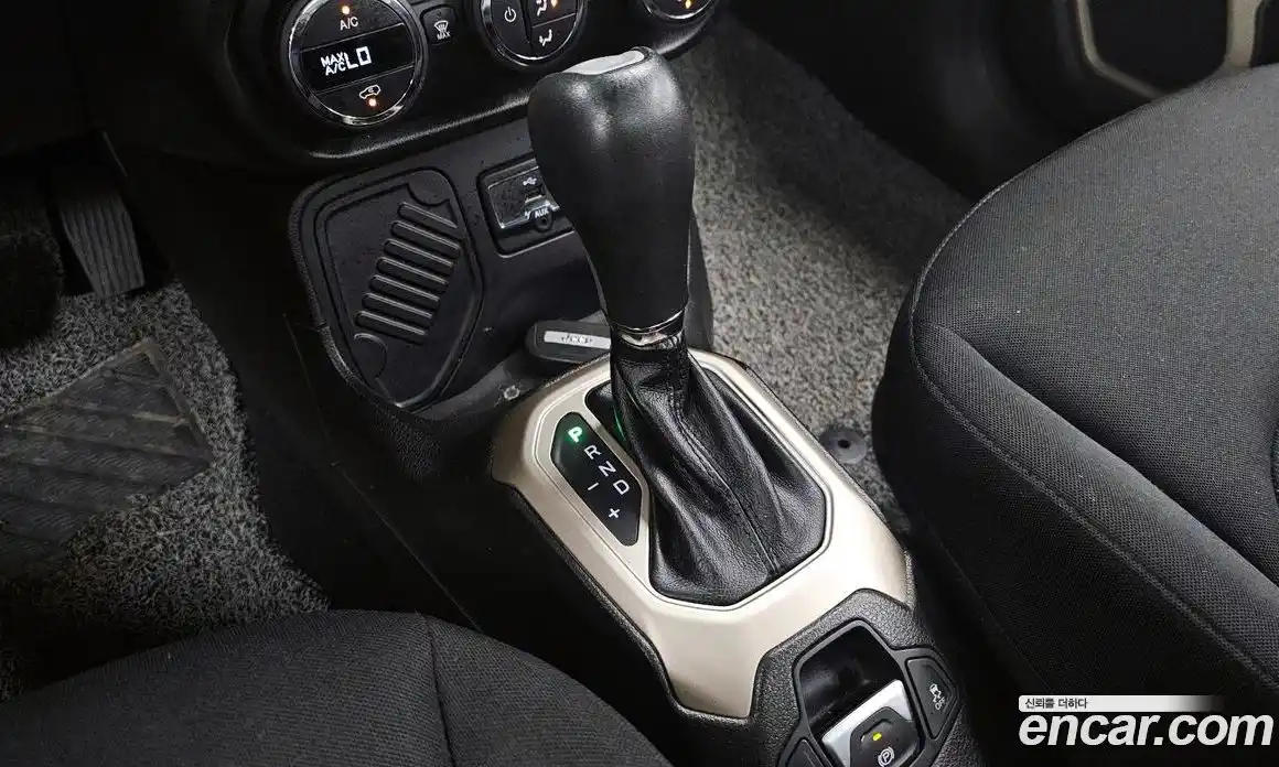Jeep Renegade 2016 2.4 гидро в Москве № 169691, фото 9