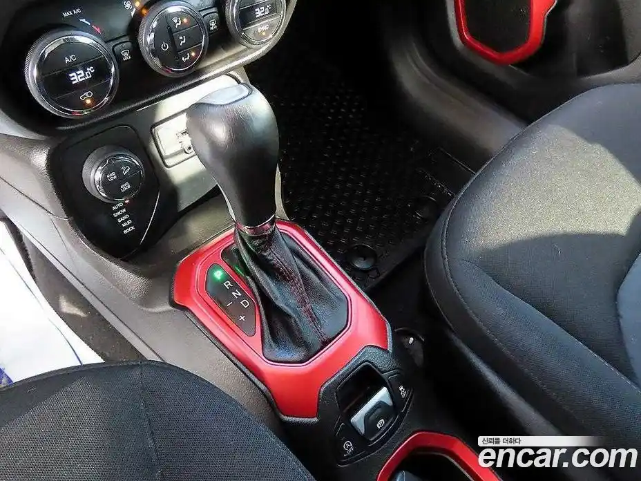 Jeep Renegade 2017 2.0 гидро в Москве № 170085, фото 10