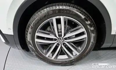 Volkswagen Tiguan 2023 2.0 гидро в Москве № 198928, миниатюра 5
