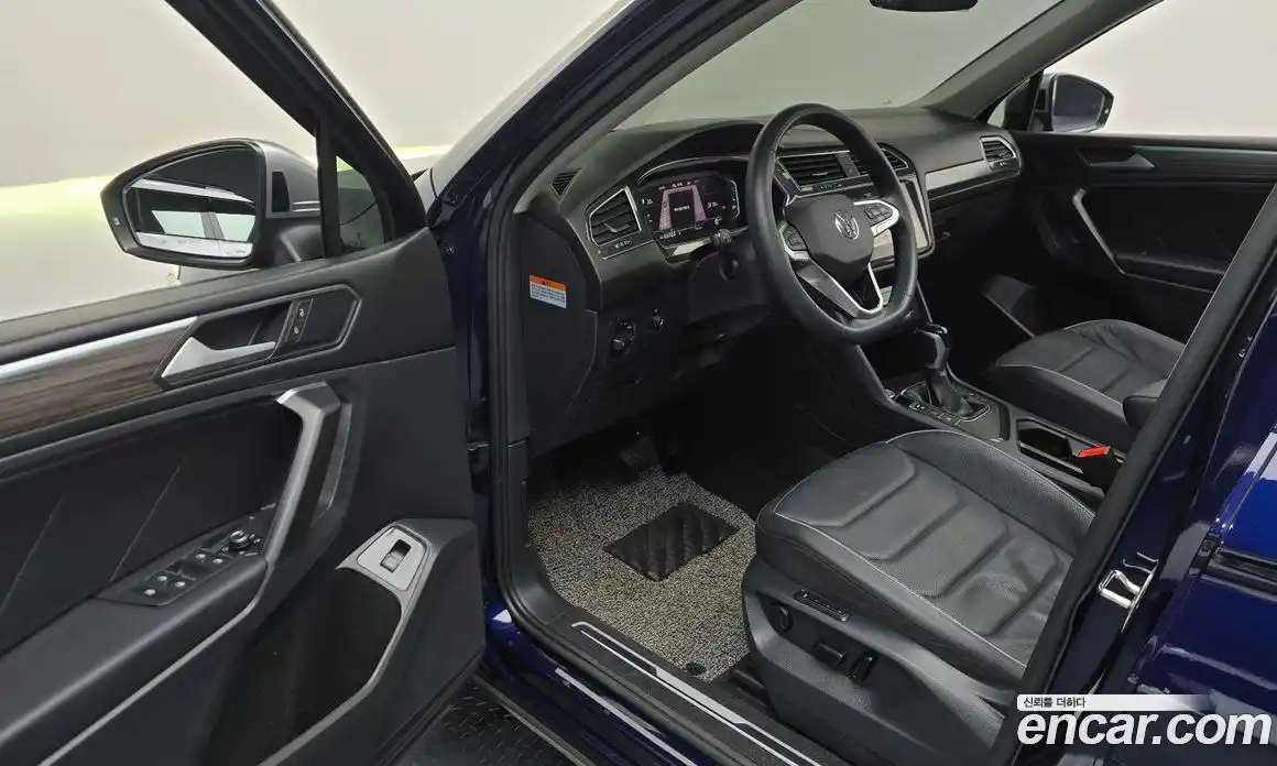 Volkswagen Tiguan 2023 2.0 гидро в Москве № 232078, фото 11