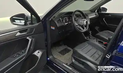 Volkswagen Tiguan 2023 2.0 гидро в Москве № 232078, миниатюра 11