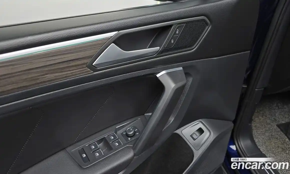 Volkswagen Tiguan 2023 2.0 гидро в Москве № 232078, фото 17