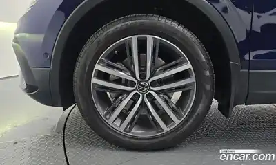 Volkswagen Tiguan 2023 2.0 гидро в Москве № 232078, миниатюра 5
