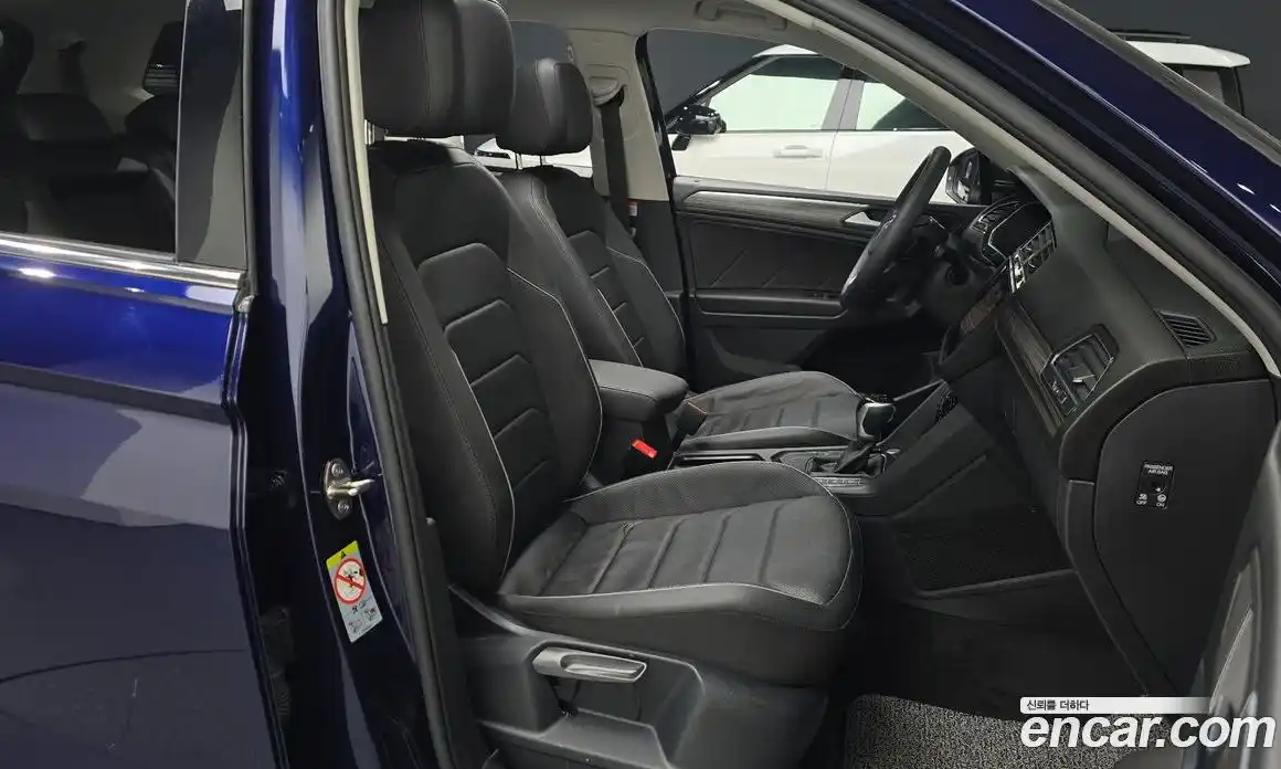 Volkswagen Tiguan 2023 2.0 гидро в Москве № 232078, фото 10