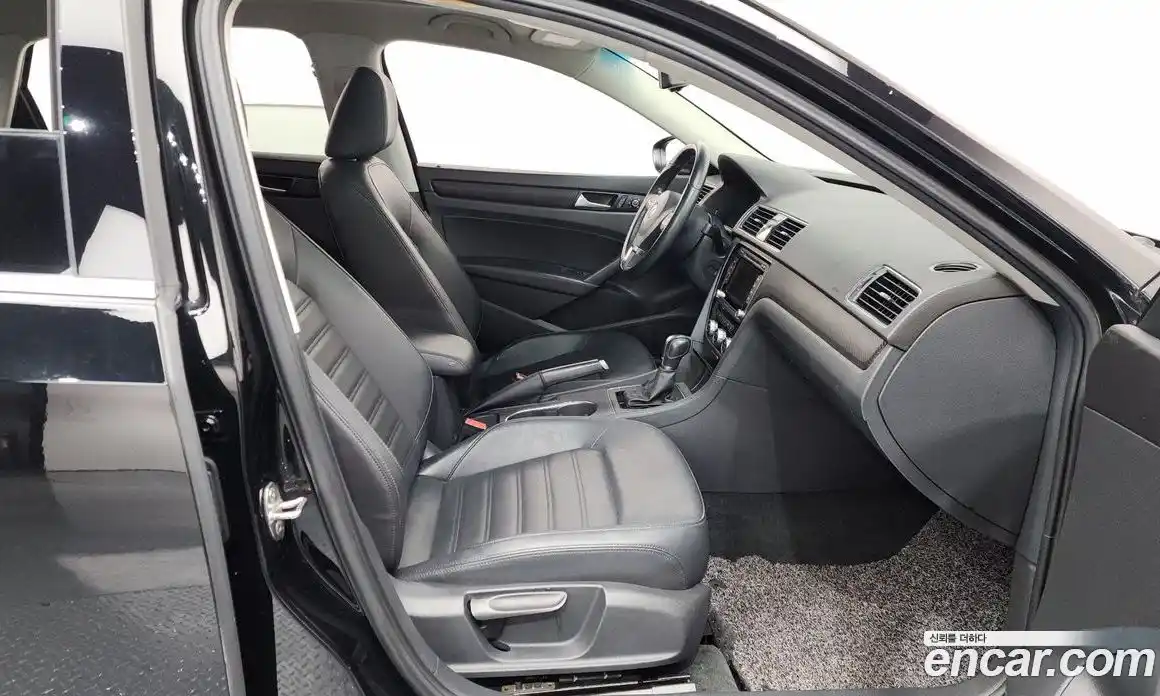 Volkswagen Passat 2015 1.8 гидро в Москве № 232214, фото 11