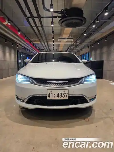 Chrysler 200, 2015
