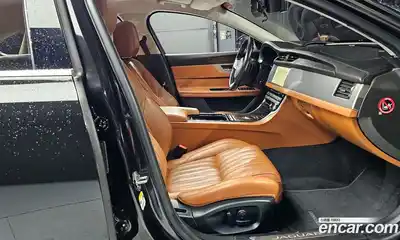 Jaguar XF 2018 2.0 гидро в Москве № 256068, миниатюра 11