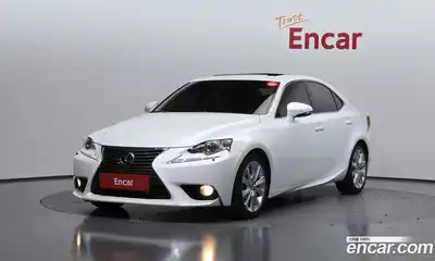 Lexus IS, 2013