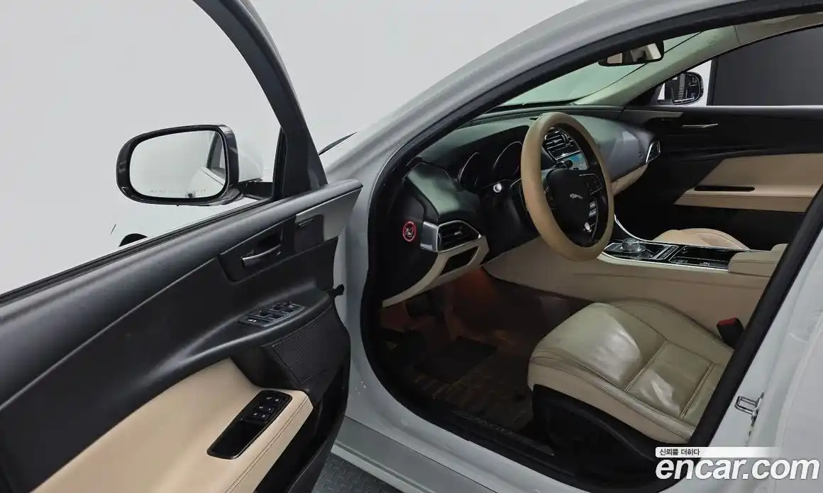 Jaguar XE 2016 2.0 гидро в Москве № 335825, фото 11