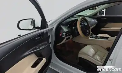 Jaguar XE 2016 2.0 гидро в Москве № 335825, миниатюра 11