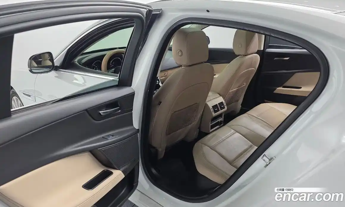 Jaguar XE 2016 2.0 гидро в Москве № 335825, фото 18