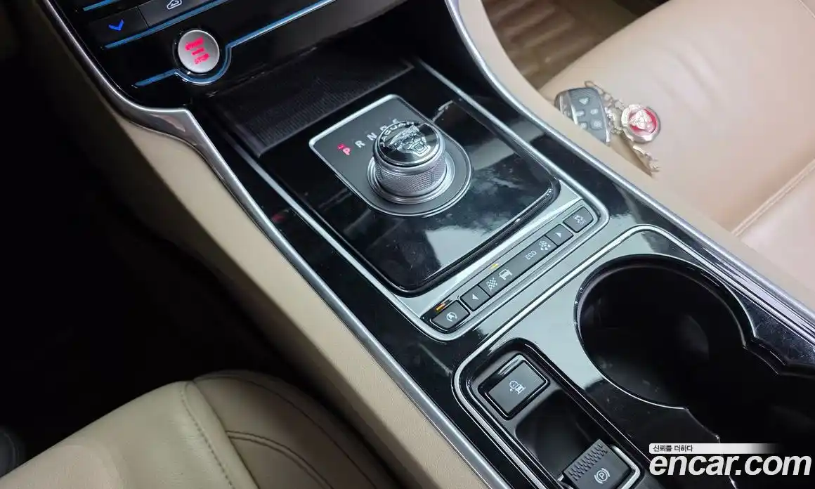 Jaguar XE 2016 2.0 гидро в Москве № 335825, фото 9