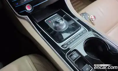 Jaguar XE 2016 2.0 гидро в Москве № 335825, миниатюра 9