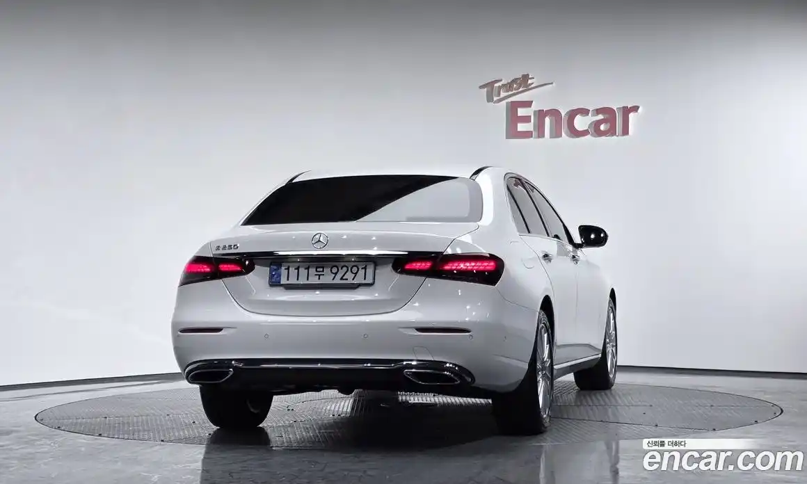 Mercedes-Benz E-Class 2022 2.0 гидро, фото 3
