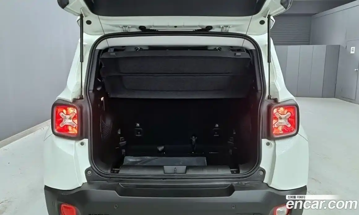 Jeep Renegade 2019 2.4 гидро в Москве № 535158, фото 17