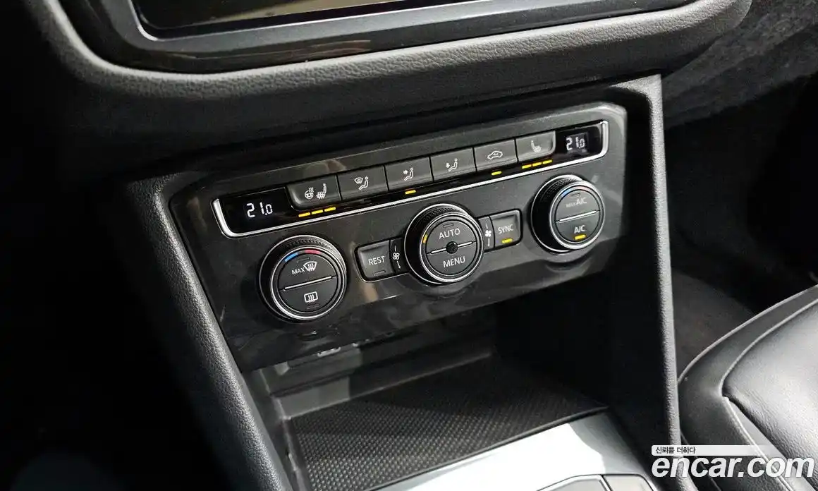 Volkswagen Tiguan 2018 2.0 гидро в Москве № 595634, фото 17