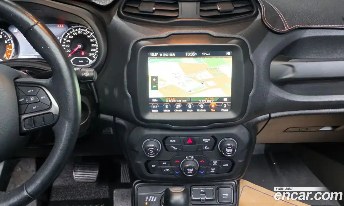 Jeep Renegade 2019 2.4 гидро в Москве № 725289, фото 14