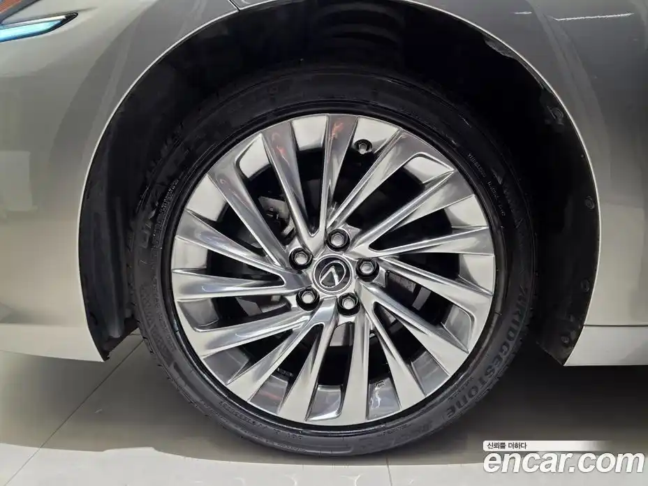 Lexus ES 2024 2.5 вариатор в Москве № 766981, фото 5