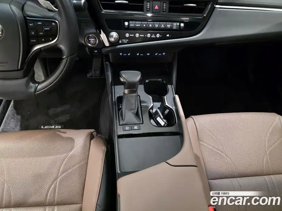 Lexus ES 2024 2.5 вариатор в Москве № 766981, фото 9