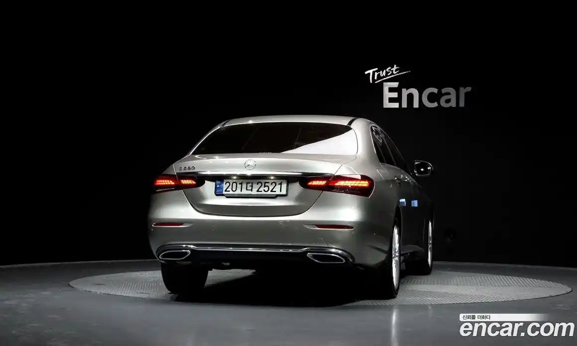 Mercedes-Benz E-Class 2022 2.0 гидро, фото 4