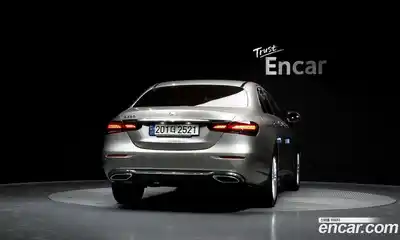 Mercedes-Benz E-Class 2022 2.0 гидро, миниатюра 4