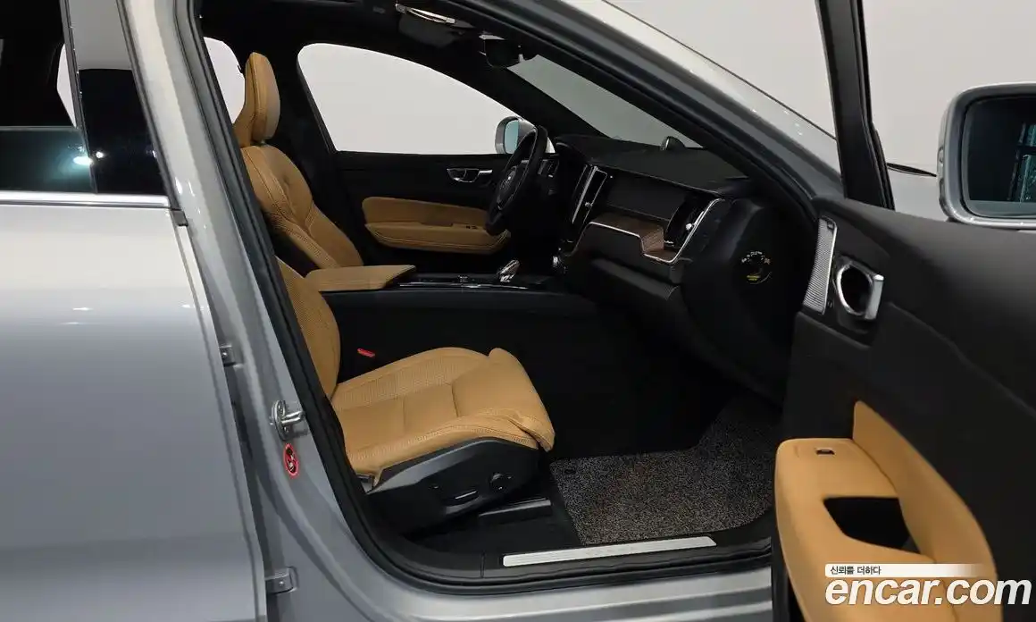 Volvo XC60 2022 2.0 гидро в Москве № 823981, фото 11