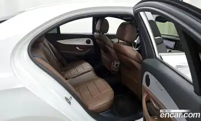 Mercedes-Benz E-Class 2021 2.0 гидро, миниатюра 12