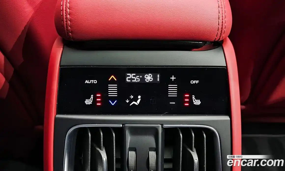 Maserati Grecale 2023 2.0 гидро в Москве № 897197, фото 19