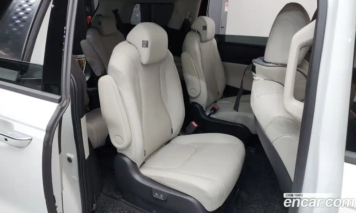 Kia Canival 2023 3.5 Автомат в Москве № 972372, фото 11