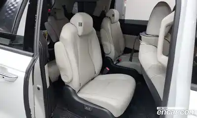 Kia Canival 2023 3.5 Автомат в Москве № 972372, миниатюра 11