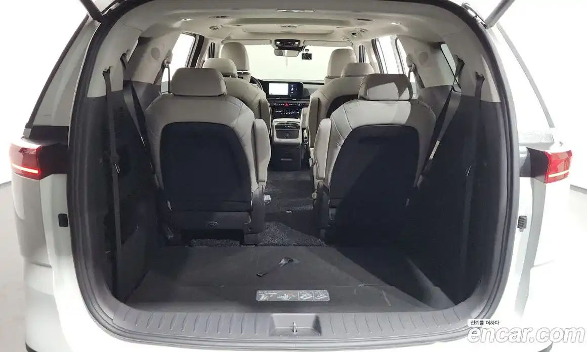 Kia Canival 2023 3.5 Автомат в Москве № 972372, фото 19