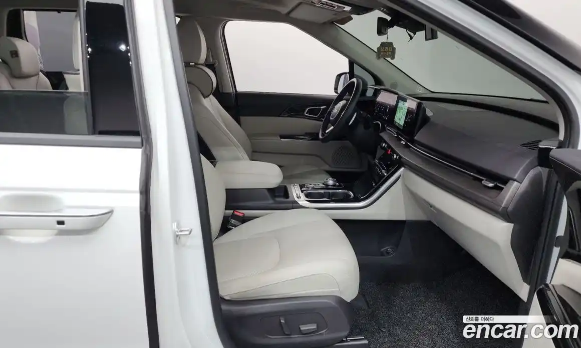 Kia Canival 2023 3.5 Автомат в Москве № 972372, фото 10