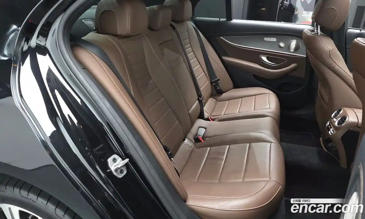 Mercedes-Benz E-Class 2023 2.0 гидро, фото 11