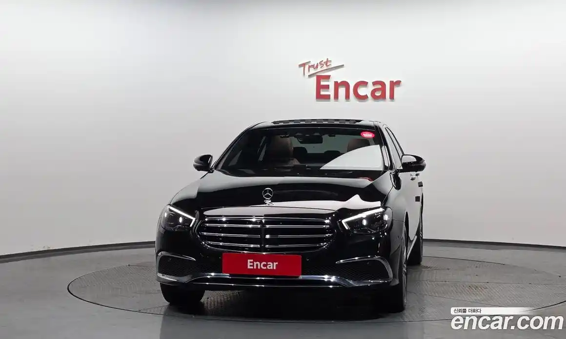 Mercedes-Benz E-Class 2023 2.0 гидро, фото 3