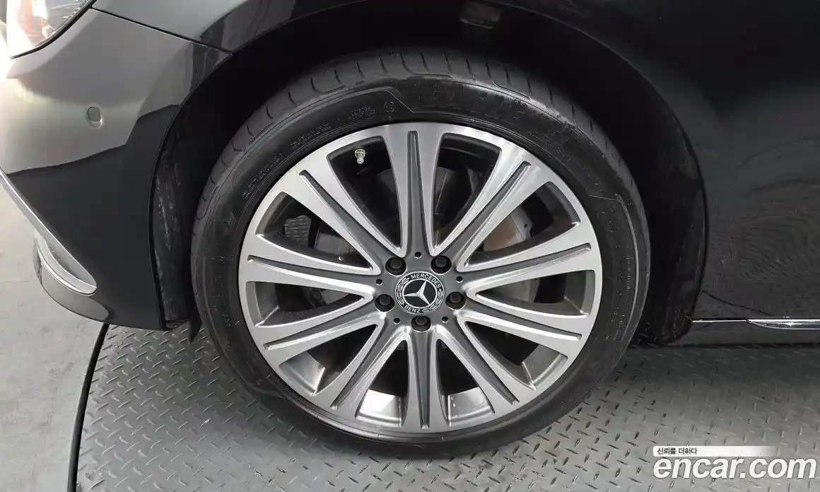 Mercedes-Benz E-Class 2023 2.0 гидро, фото 5