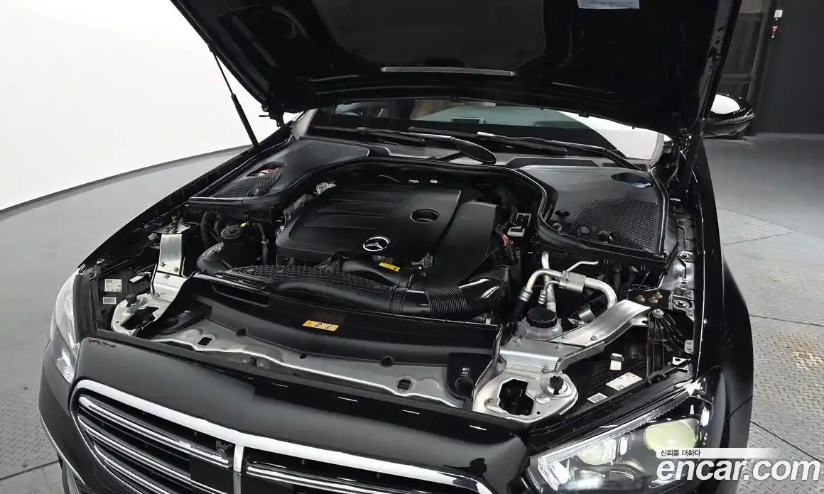 Mercedes-Benz E-Class 2023 2.0 гидро, фото 6