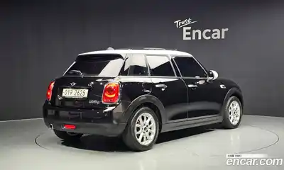 Mini Cooper 2017 1.5 гидро в Москве № 1013823, миниатюра 2