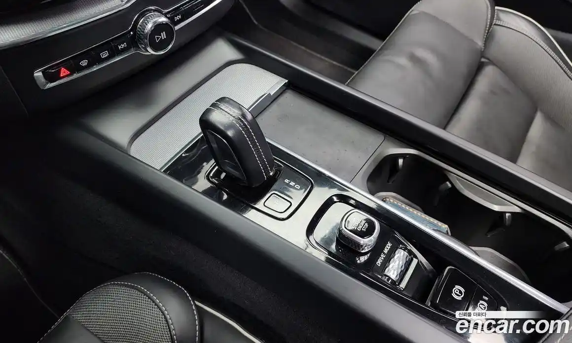Volvo XC60 2021 2.0 гидро в Москве № 164624, фото 9