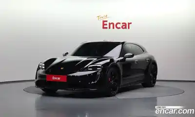 Porsche Taycan, 2022