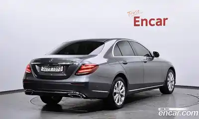 Mercedes-Benz E-Class 2020 2.0 гидро, миниатюра 2