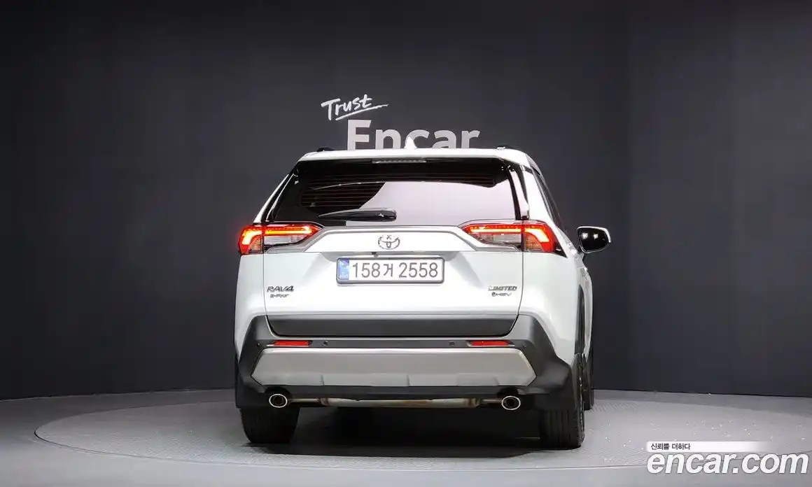 Toyota RAV4 2025 2.5 гидро в Москве № 199548, фото 4