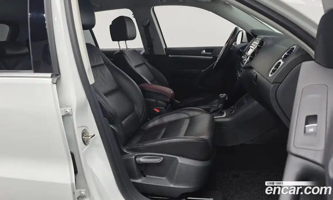 Volkswagen Tiguan 2015 2.0 гидро в Москве № 210246, фото 11