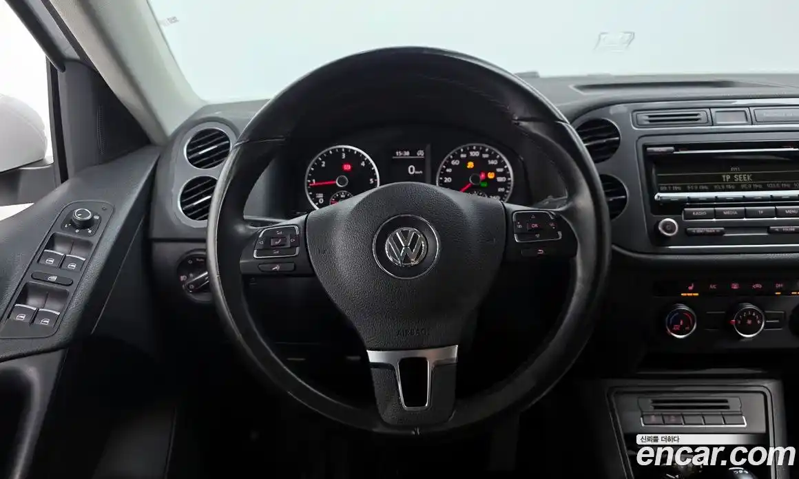 Volkswagen Tiguan 2015 2.0 гидро в Москве № 210246, фото 13