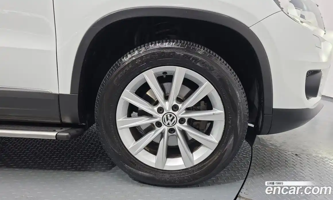 Volkswagen Tiguan 2015 2.0 гидро в Москве № 210246, фото 5