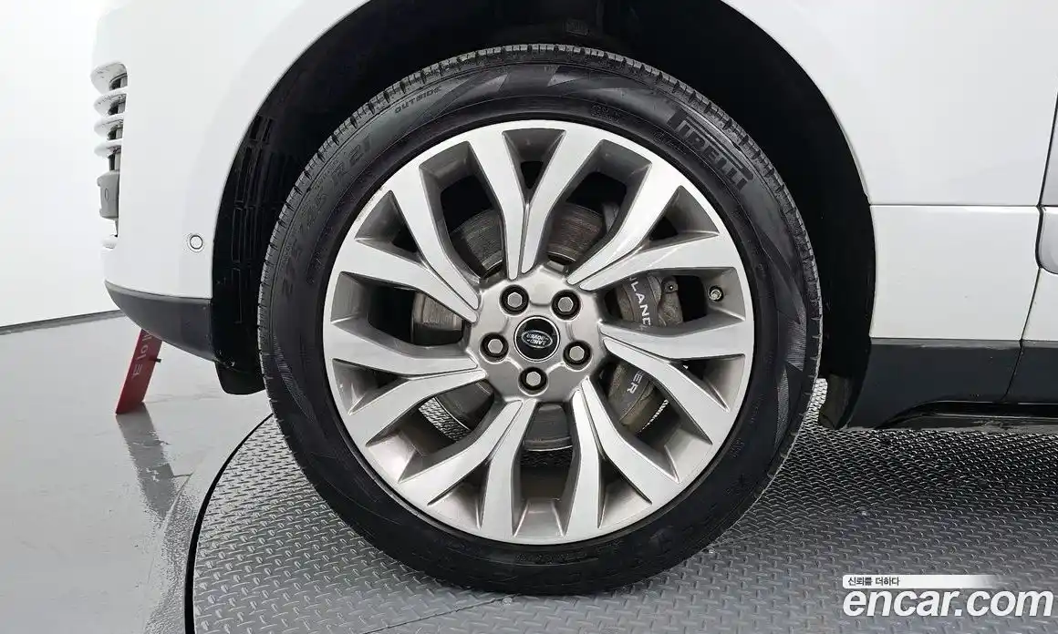 Land Rover Range-Rover 2018 4.4 гидро в Москве № 213818, фото 5