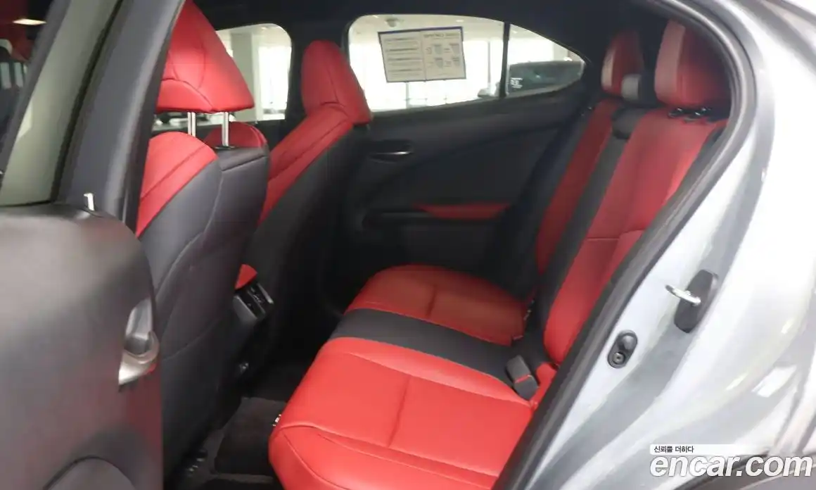 Lexus UX 2025 2.0 вариатор в Москве № 214725, фото 10