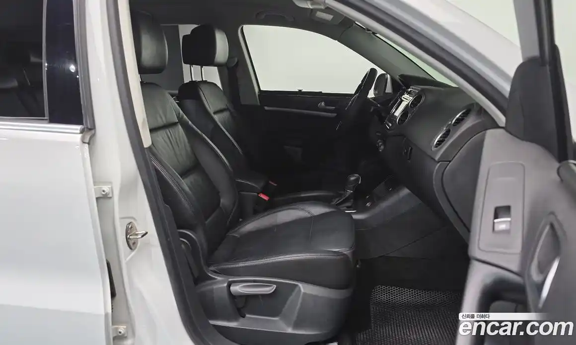 Volkswagen Tiguan 2016 2.0 гидро в Москве № 228569, фото 11